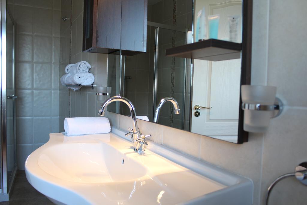 Connemara Lake Hotel Oughterard Phòng bức ảnh