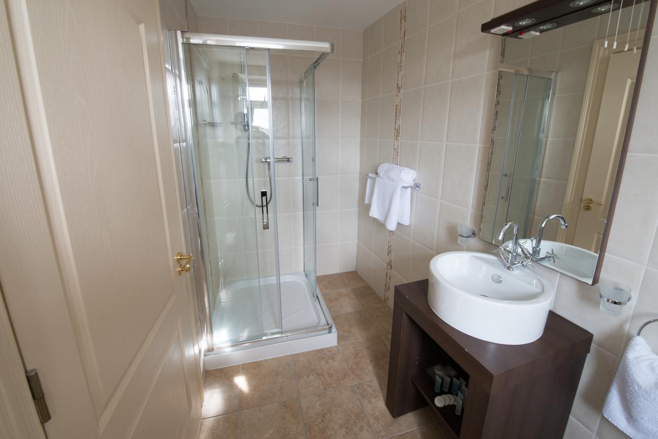 Connemara Lake Hotel Oughterard Ngoại thất bức ảnh