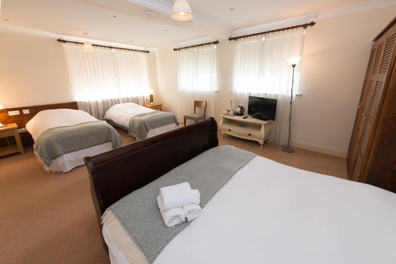 Connemara Lake Hotel Oughterard Ngoại thất bức ảnh
